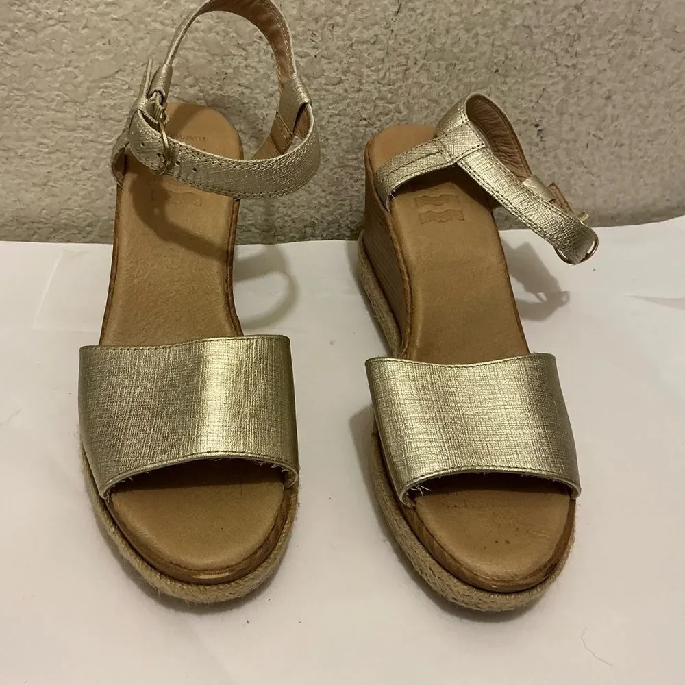 New Sperry Metallic Gold Wedge Sandals size 10